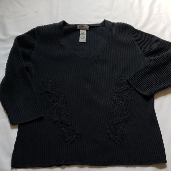 Beautiful embroidery sweater - Picture 1 of 3